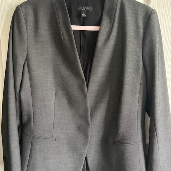 Ann Taylor The Petite Cutaway Blazer in Bi-Stretch Dark Gray Size 12P Preowned - Picture 13 of 16